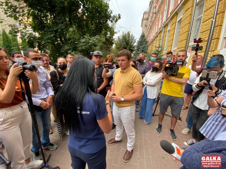 У Франківську поліціянти попереджали підприємців про закриття закладів: останні вийшли на протест (ФОТО, ВІДЕО)