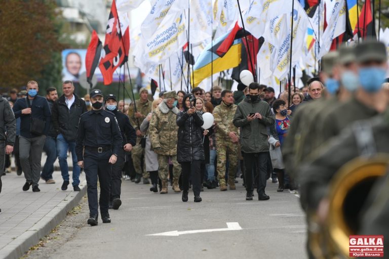У Франківську ходою, молебнем та віче вшанували захисників України (ФОТО)