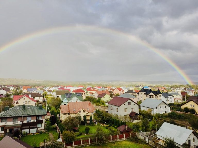 Осіннє місто накрила веселка: франківці діляться світлинами