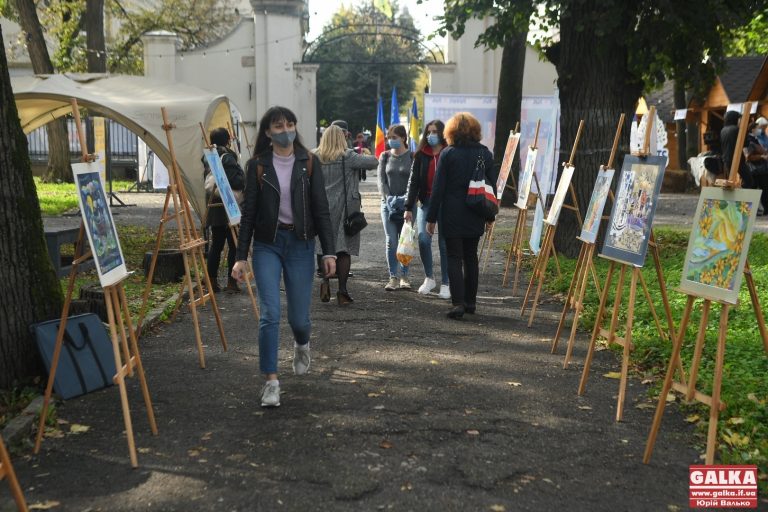 Безліч етномистецтва і кольорів: у Франківську стартував фестиваль культурного різноманіття (ФОТО)