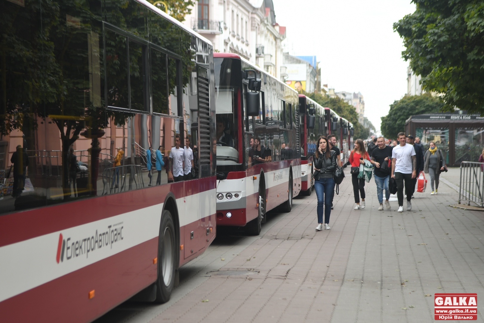 Франківців питають, чи варто робити комунальними 29 та 24 маршрут