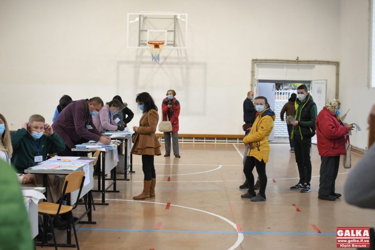 26 заяв про порушення отримали поліціянти з часу відкриття виборчих дільниць на Прикарпатті