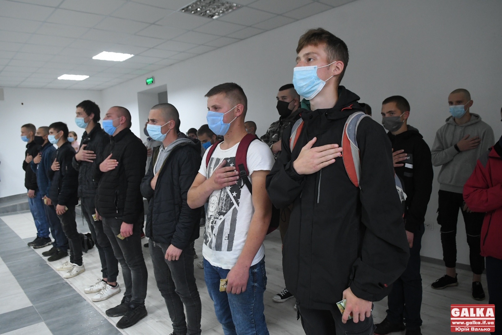 29 юних прикарпатців урочисто відправили на строкову службу (ФОТО)