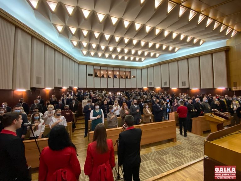 Розпочалася перша сесія новообраної Івано-Франківської міської ради (ФОТОРЕПОРТАЖ)