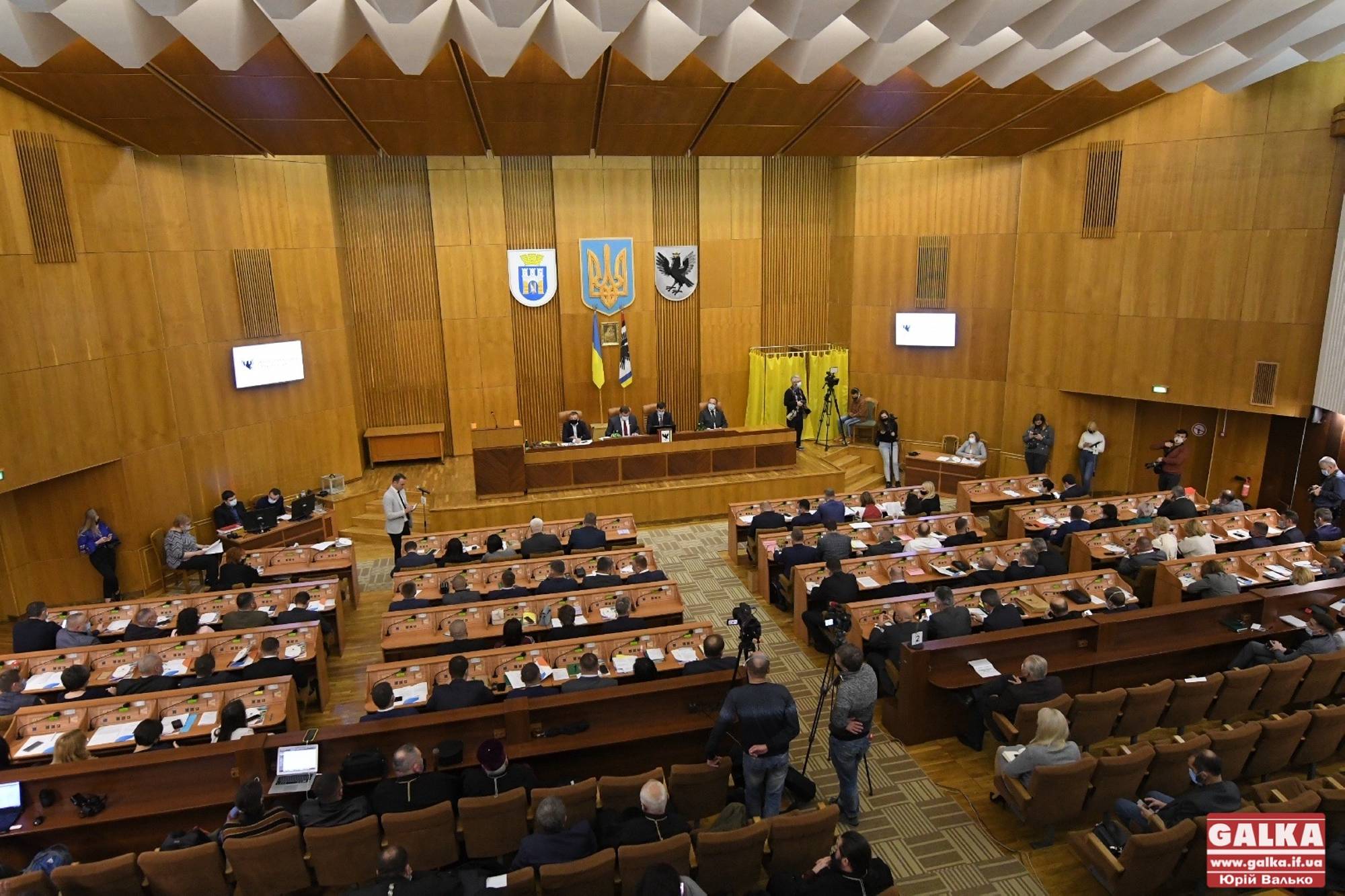 Франківська облрада вимагає надати суспільству повну інформацію щодо розслідування Pandora Papers і “справи вагнерівців”