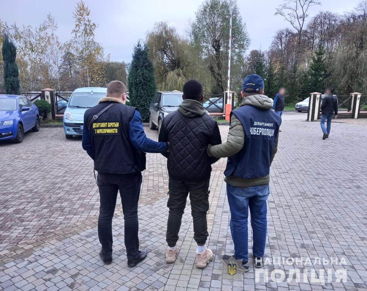 У Франківську студент-іноземець “розвів” українок на понад 100 тисяч та торгував кокаїном (ФОТО, ВІДЕО)