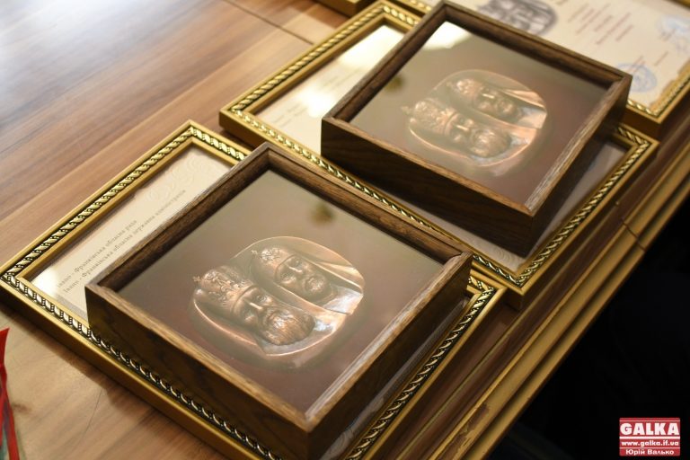 Прикарпатців нагородили обласною премією імені Патріарха Романюка та Митрополита Шептицького (ФОТО)