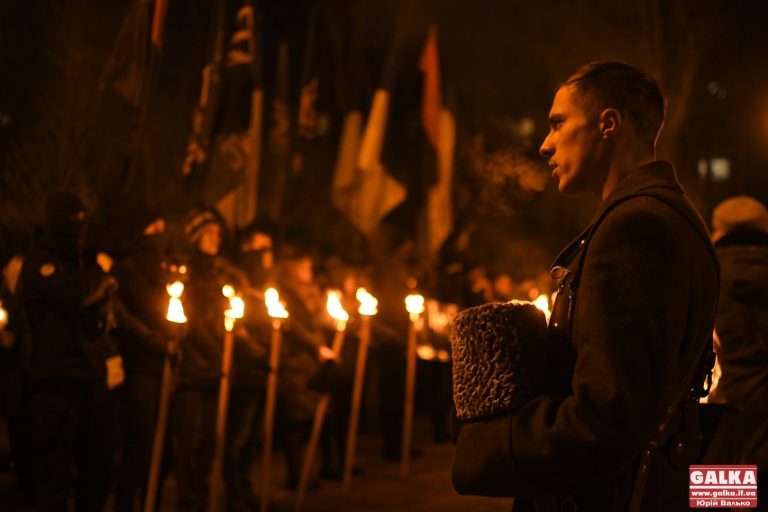 У Франківську смолоскипною ходою вшанують пам’яті Героїв Крут (ПРОГРАМА)