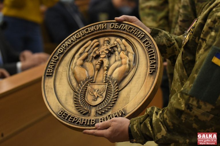 Ветерани війни прийшли до керівництва області з подарунками – просять не забувати про їхній госпіталь