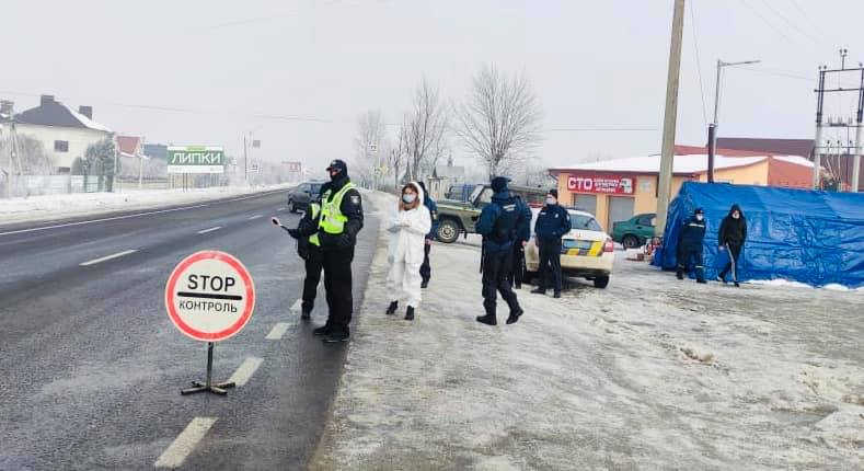 Поліція показала та розказала, як працюють карантинні блокпости на Прикарпатті (ФОТО)