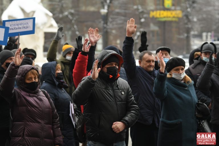 Сесія на морозі: райради Прикарпаття вимагають у президента й уряду забезпечити їх фінансуванням (ФОТО)