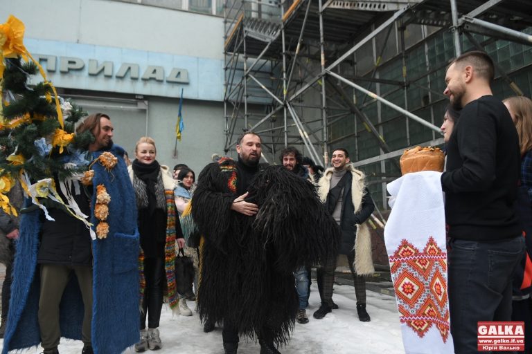 Франківський драмтеатр “зіграв весілля” з «Промприлад. Реновація» (ФОТО)