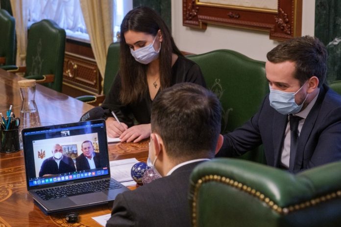 Зеленський поспілкувався із Вірастюком: говорили про вакцинацію на Франківщині та компенсацію збитків підприємцям через карантин