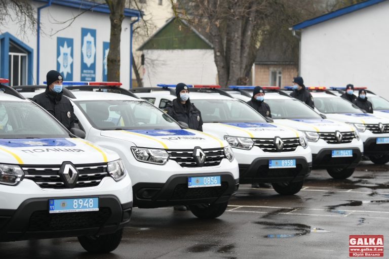 Універсальні поліцейські на нових машинах: на Франківщині запрацювали поліцейські офіцери громади (ФОТОРЕПОРТАЖ)