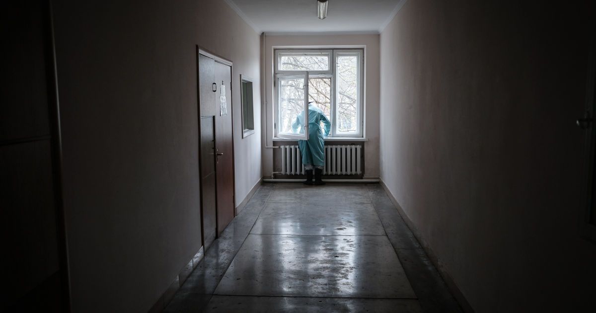 Хворіють по другому колу і важче: репортаж з “червоної” зони COVID-відділення Івано-Франківська (ВІДЕО)