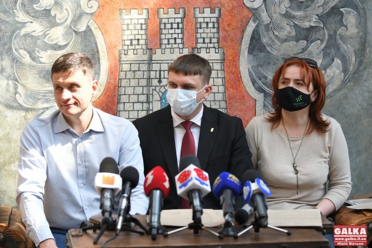 Франківців, які засиділися на карантині, кличуть на щотижневі руханки в центрі (ФОТО)