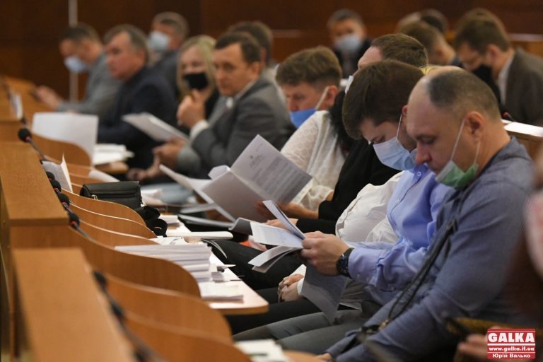 Франківські депутати вимагають ввести воєнний стан у зоні ООС та закрити кордон з РФ (ДОКУМЕНТ, ФОТО)