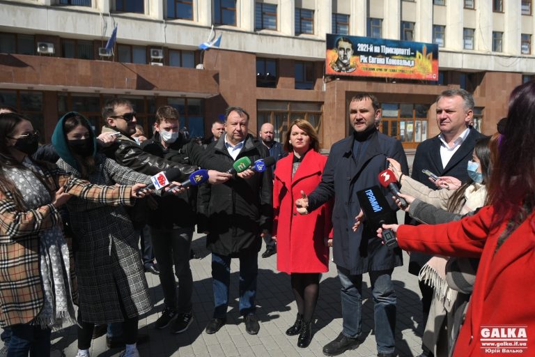 «Події у Надвірній – це брутальне втручання у виборчий процес», – нардепи від «ЄС» закликають провести перевибори у 87 окрузі (ФОТО)