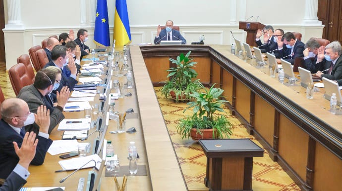 Два міністри уряду Шмигаля подали у відставку