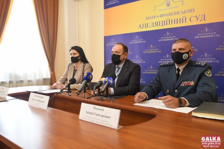 Недофінансування та небезпечні предмети: як судова охорона працює на Прикарпатті (ФОТО)