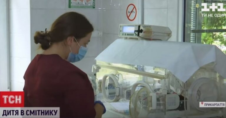 Дві години від народження: як почувається дивом врятоване зі смітника в Івано-Франківську маля (ВІДЕО)