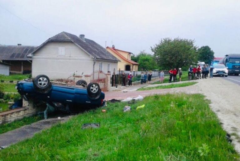 У ДТП на Калущині одна людина загинула, ще двоє травмувалися (ФОТО)