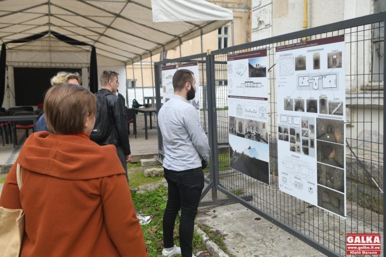 Поєднати історичну спадщину та сучасність: студенти-випускники ІФНТУНГ презентували архітектурні проєкти (ФОТО)