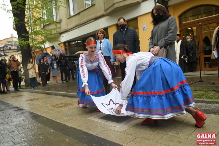 На Алеї видатних франківців урочисто відкрили відзнаку оунівцю Михайлові Мулику (ФОТО)