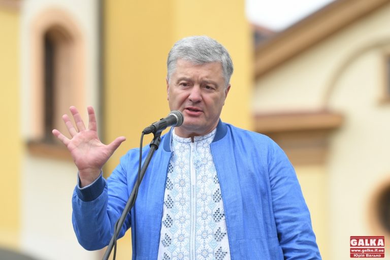 Розрив між Порошенком і Зеленським у другому турі зменшується – соціологи