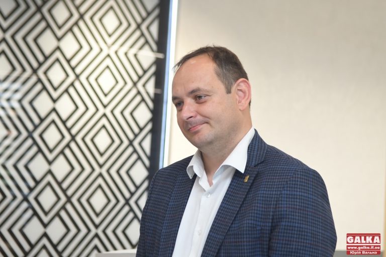 Після скандалів з парковками Марцінків обіцяє робити наступні лише комунальними