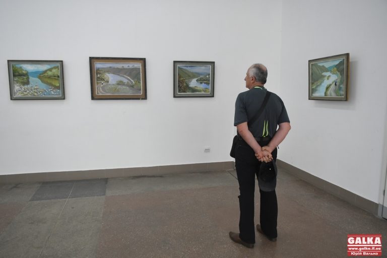 “Я зі страху взявся за пензель”, – у Франківську художник презентував серію картин про захист Дністра (ФОТО)