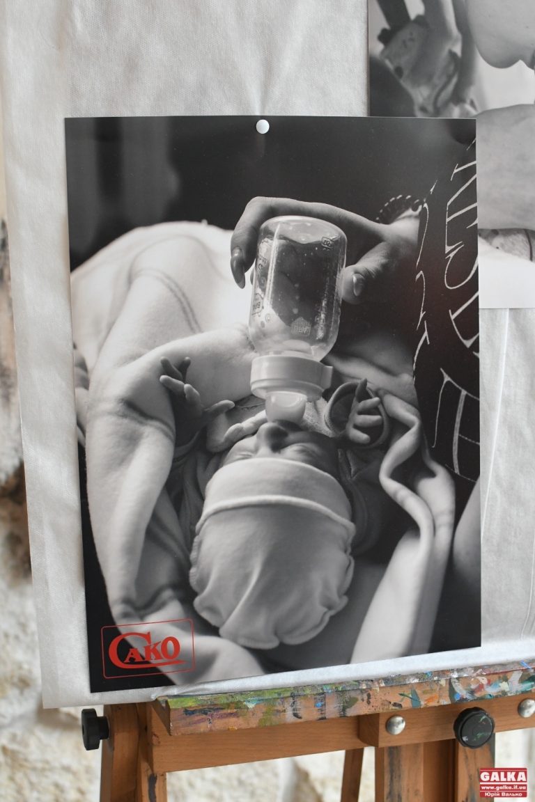 Великі проблеми малих дітей: франківка на фотовиставці збирає кошти для передчасно народжених (ФОТО)