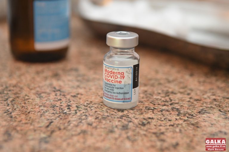 Франківщина — досі у п’ятірці антилідерів з COVID-вакцинації в Україні