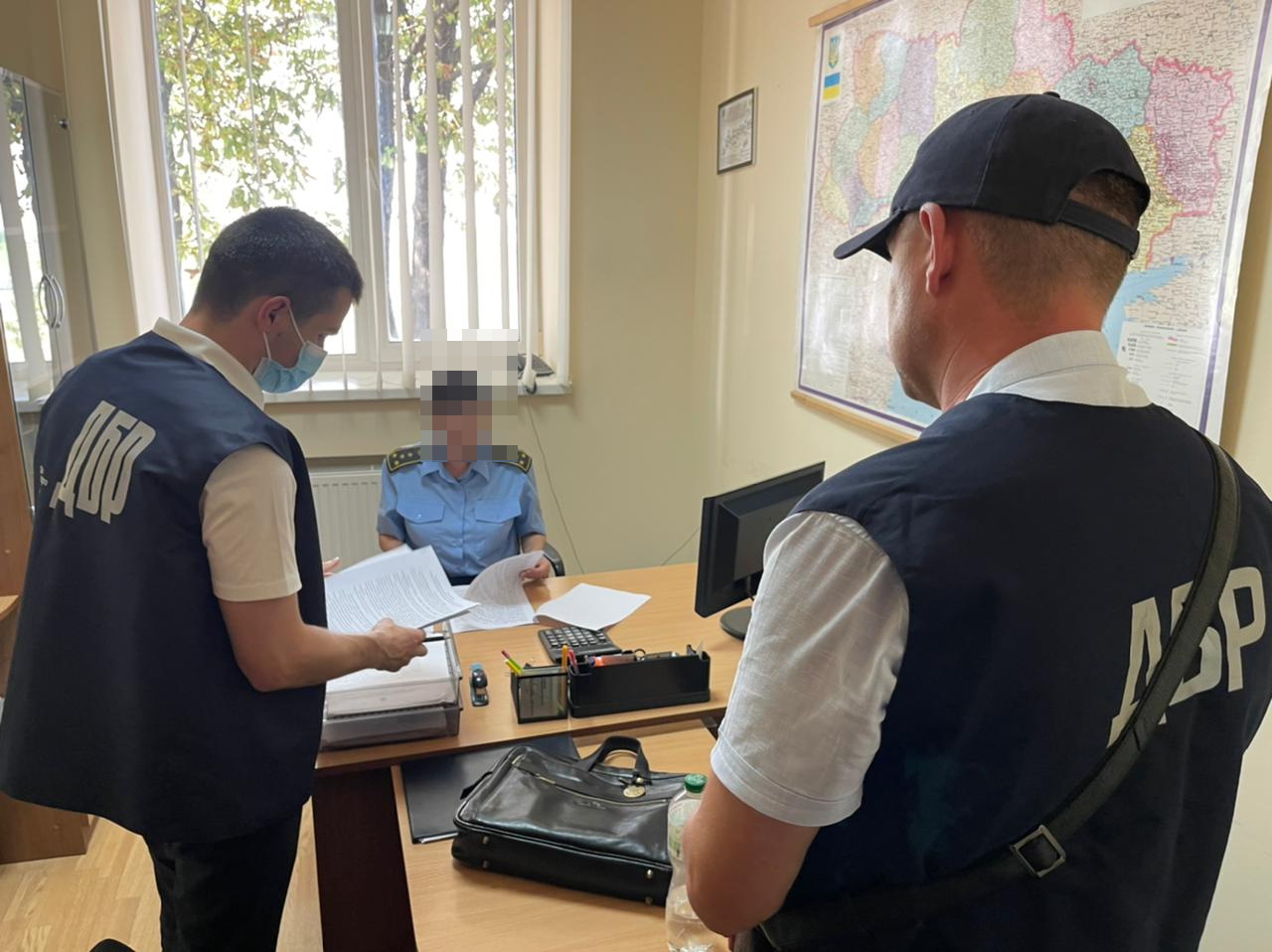 Понад 750 тисяч гривень збитків: держінспектора митного поста “Прикарпаття” підозрюють у службовій недбалості (ФОТОФАКТ)