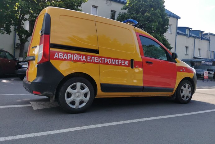 Франківські енергетики отримали спецавтомобіль з маячком та сиреною (ФОТО)