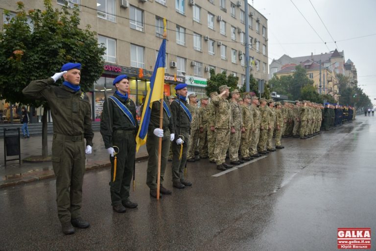 До дня Незалежності військові урочисто пройшлися Франківськом (ФОТОРЕПОРТАЖ)