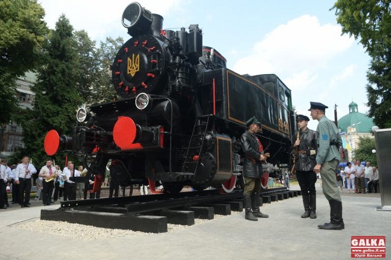 Замість “хреста тверезості”: виставковий локомотив відкрили в Івано-Франківську (ФОТО)