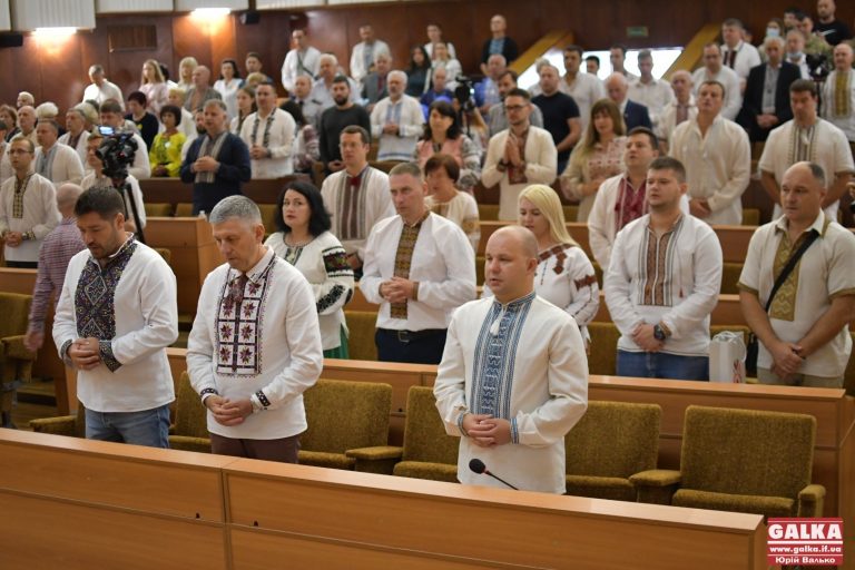 “Наше місто було локомотивом змін в України”: урочиста сесія міської ради триває у Франківську (ФОТО)