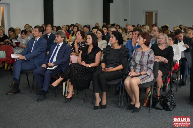 «Якість і доступність освіти»: У Франківську стартувала серпнева конференція педагогів (ФОТО)