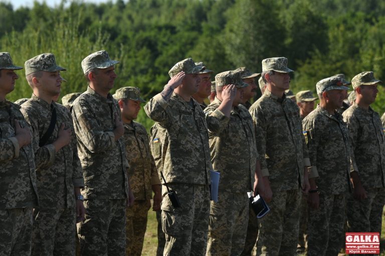 Вчаться воювати і захищати Україну: на Прикарпатті резервісти тиждень покращують бойові навики (ФОТО)