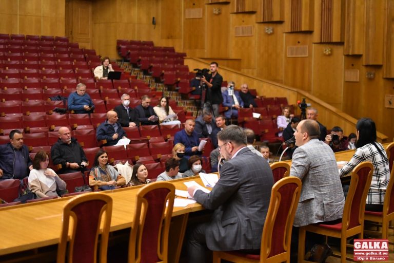 Депутати Івано-Франківського району ще раз нагадали владі країни про своє існування (ФОТО)