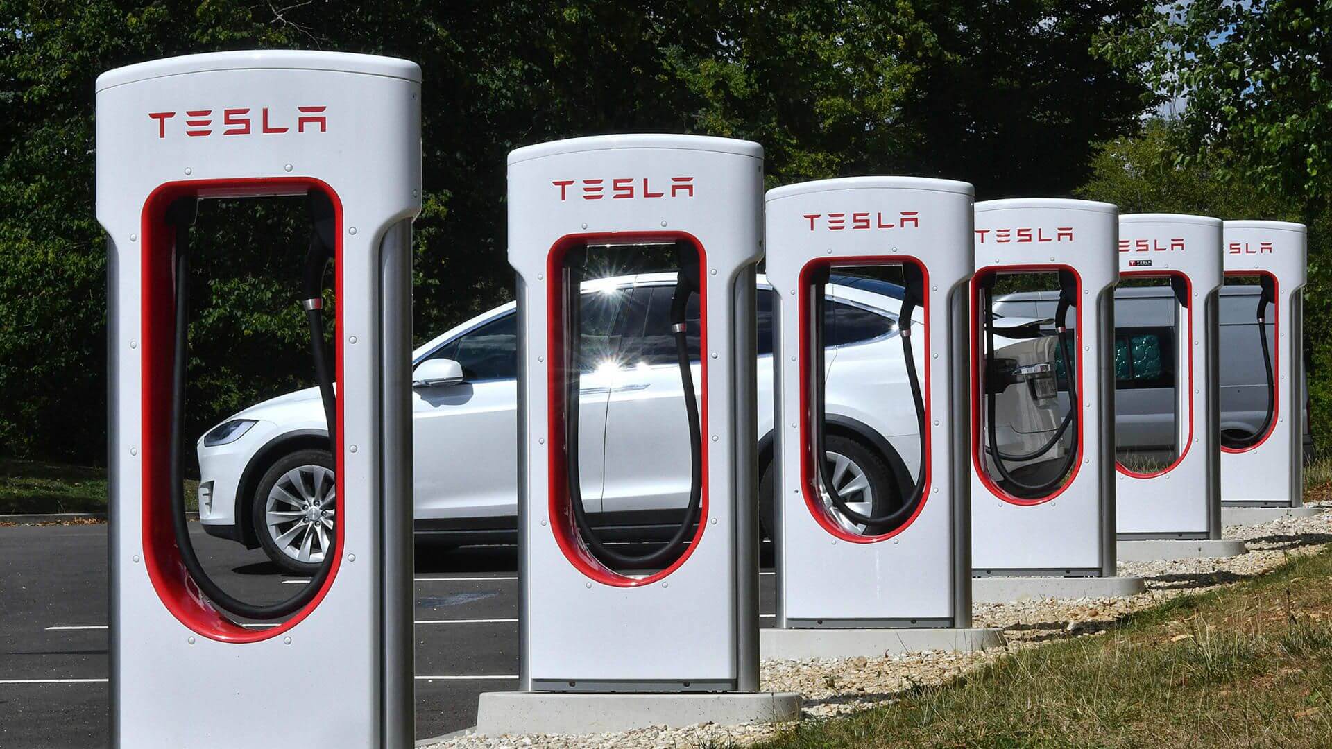 Чи зможе звичайний українець купувати шматочок Tesla?