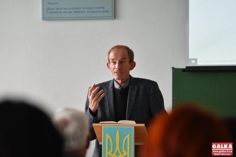 В Івано-Франківську директор ліцею видав книгу про Миколу Сабата (ФОТО)