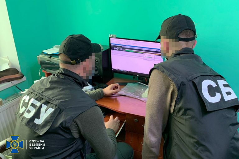 СБУ викрила хакера з Прикарпаття, котрий поширював віруси, мав “армію ботів” та ламав сайти