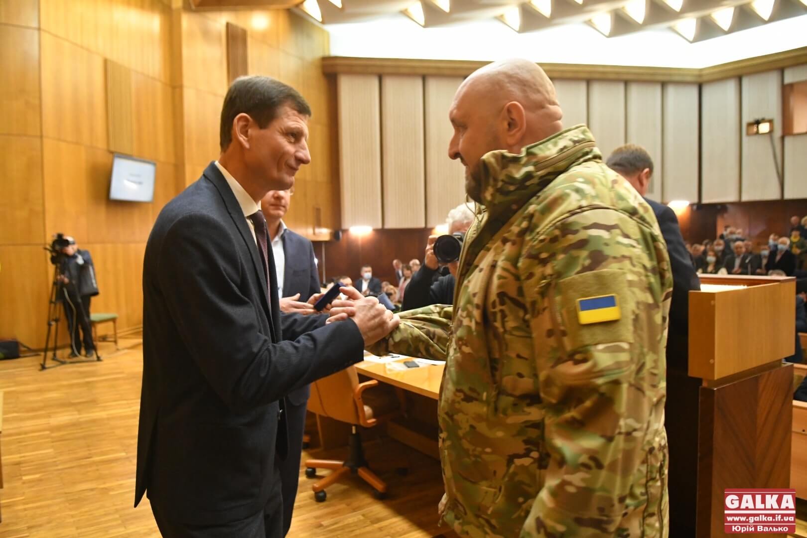 На сесії обласної ради вручили відзнаки прикарпатцям (ФОТО)