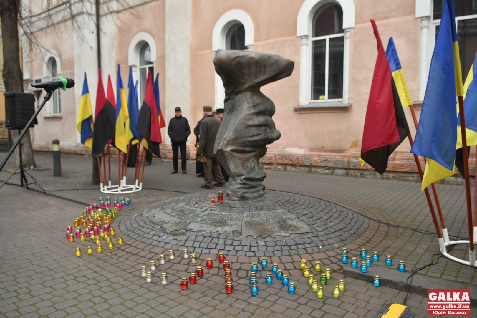Пам‘ять розстріляних націоналістів вшанували в Івано-Франківську (ФОТОРЕПОРТАЖ)