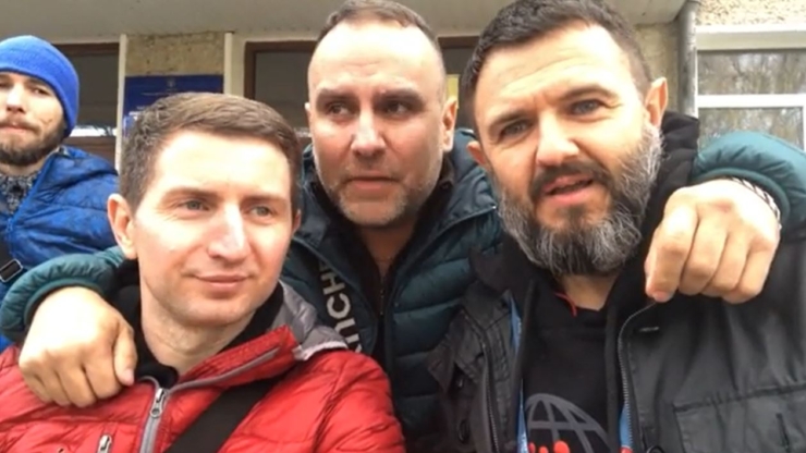 Провокатор-антивакцинатор Стахів з прихильниками зірвав навчання у Єзупільському ліцеї (ВІДЕО)