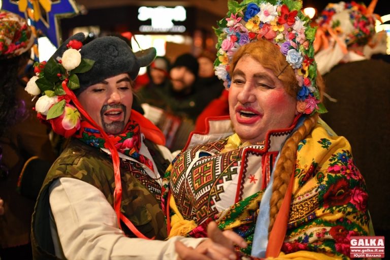 З танцями і колядками: центром Франківська пройшов яскравий парад Маланок (ФОТО, ВІДЕО)