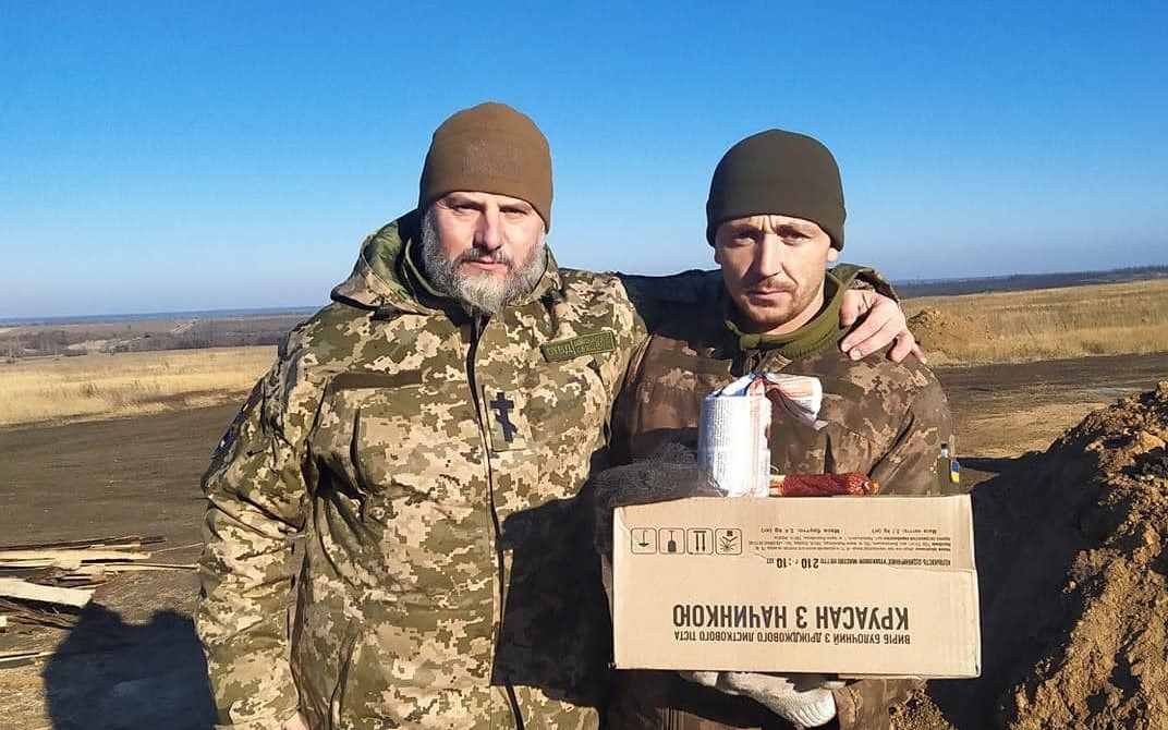 Калуський капелан їде у зону ООС: небайдужих просять допомогти продуктами та одягом для бійців
