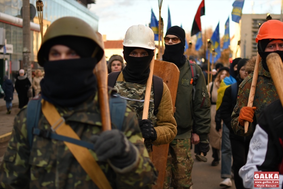 Франківці ходою вшанували пам’ять Героїв Небесної Сотні (ФОТО, ВІДЕО)